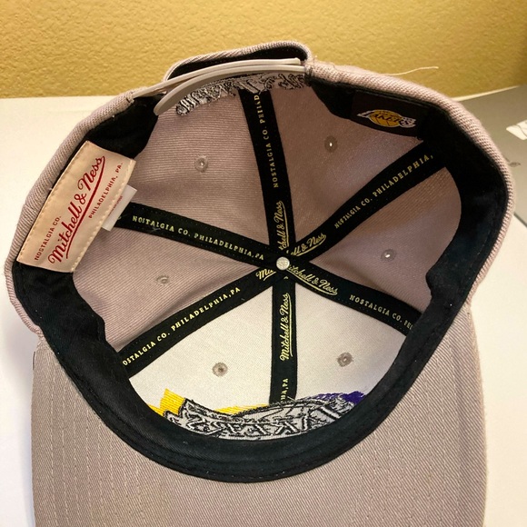 L.A. Lakers SnapBack Cap/Hat - MITCHELL & NESS - Picture 7 of 9